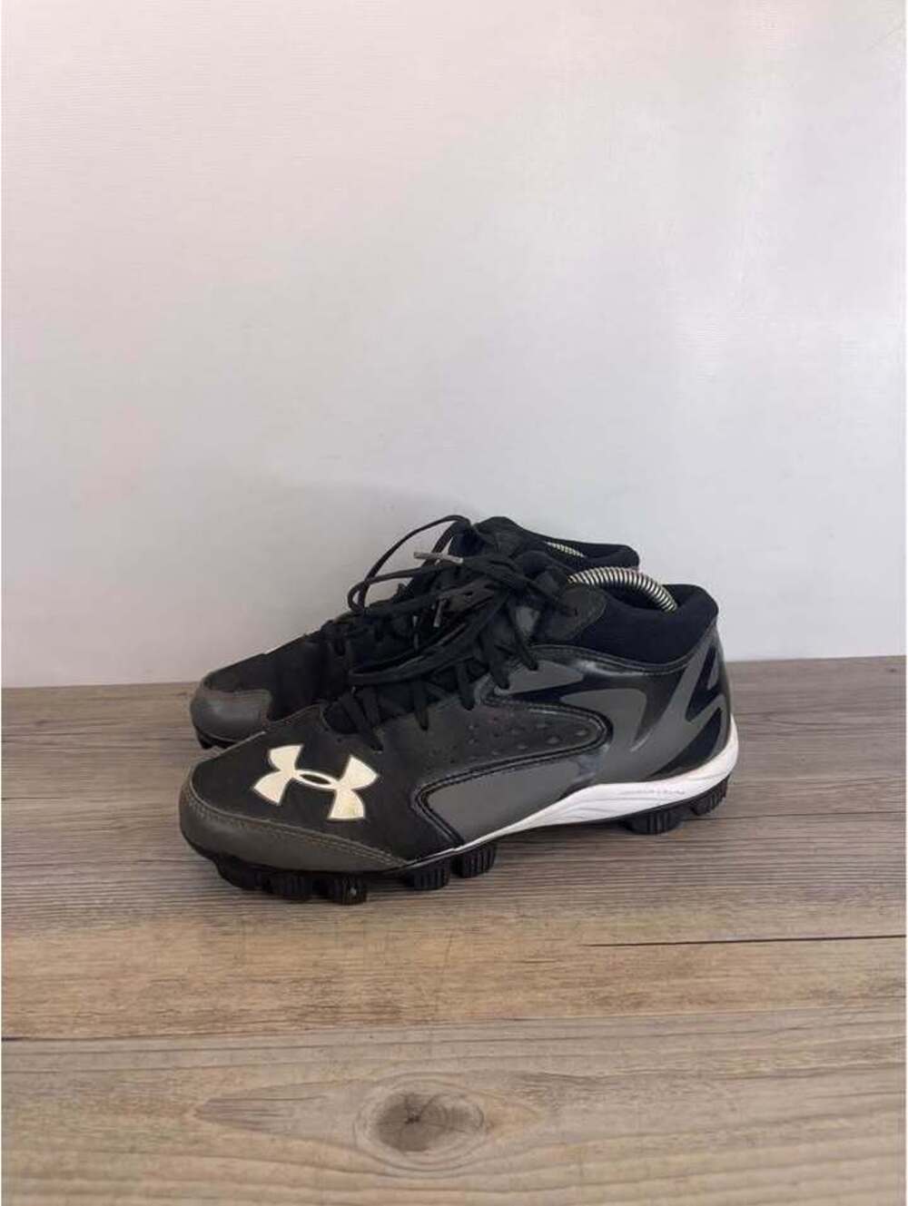 Under Armour Baseball Cleats Size 5.5Y